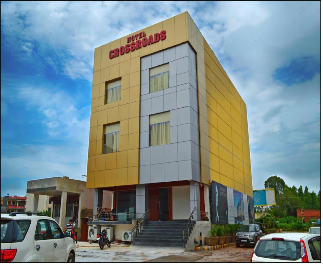Hotel Cross Road By Wb Inn Unnāo Exteriér fotografie